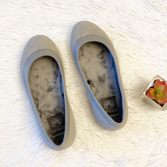 CROCS | Grey Ballet Flats loafers faux fur footbed women’s 6 - Picture 7 of 9